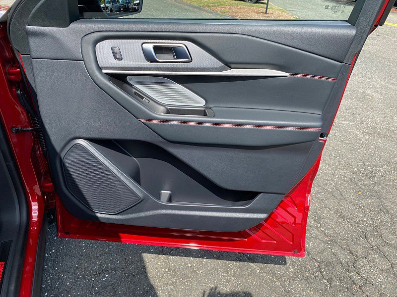 Certified 2025 Ford Explorer ST w/ Sun And Sound Package image 31