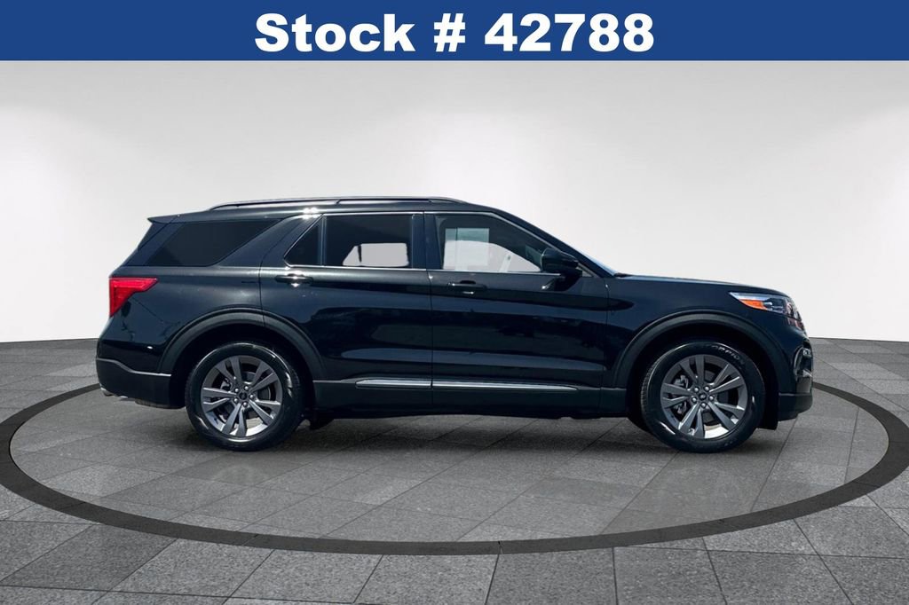 Certified 2023 Ford Explorer XLT w/ Equipment Group 202A RWD image 4