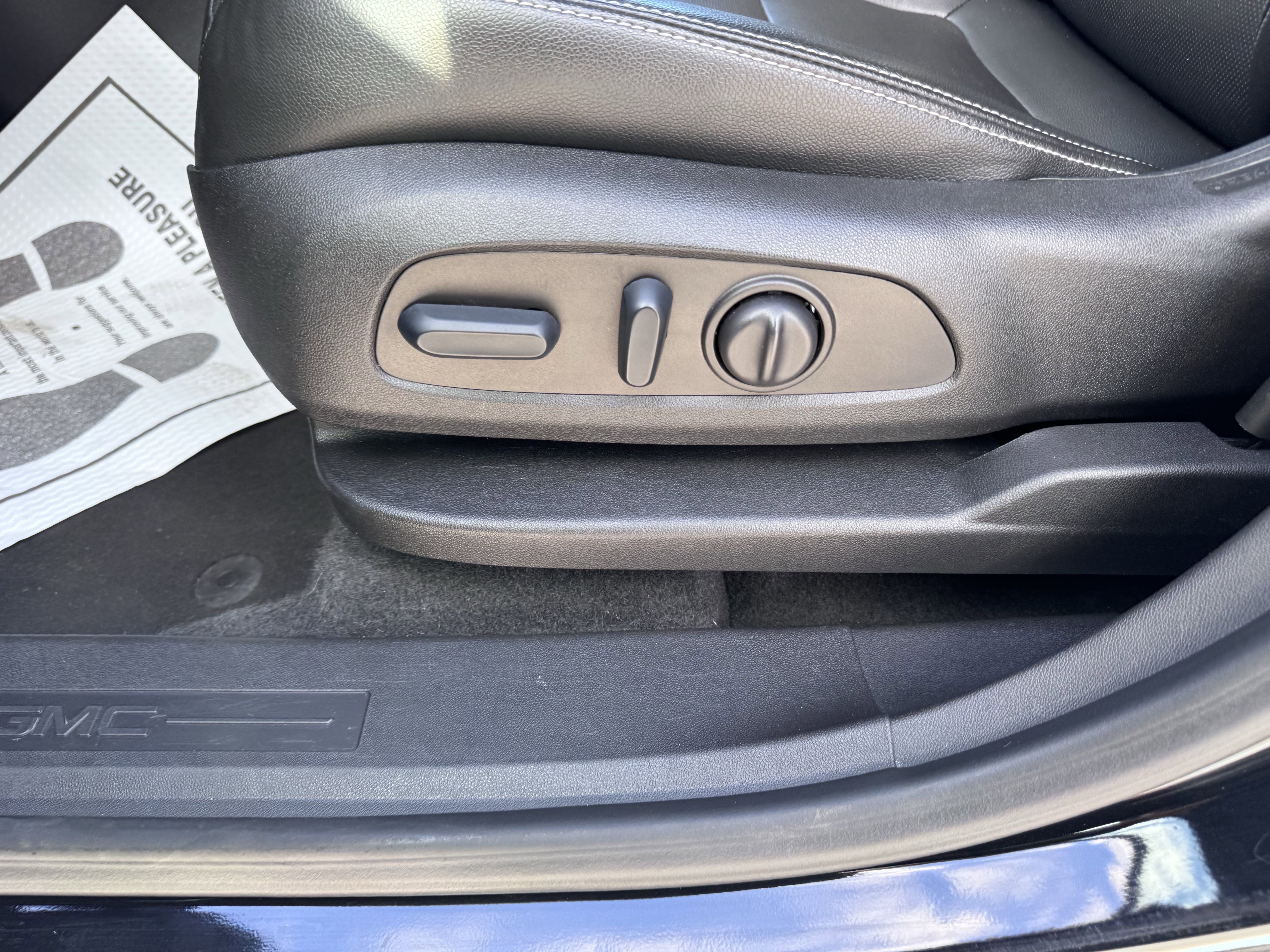 Used 2023 GMC Terrain SLT image 10