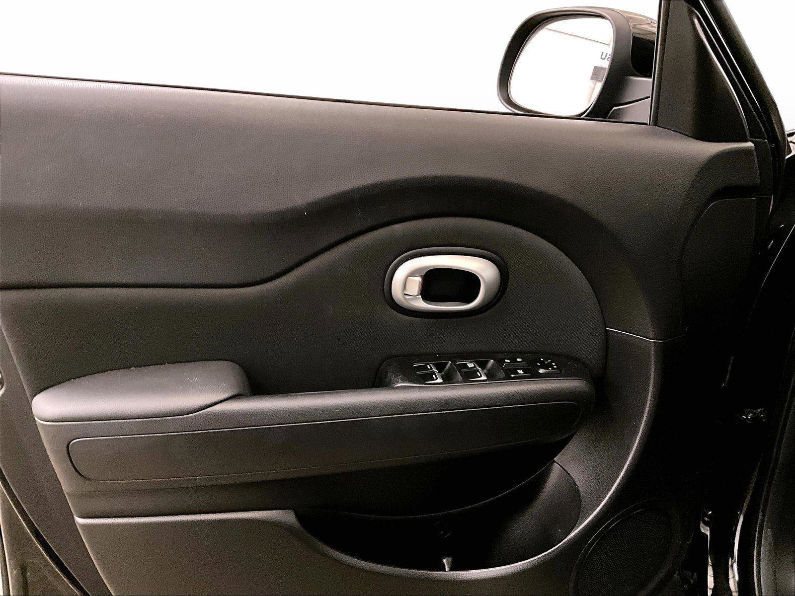 Used 2018 Kia Soul FWD image 21