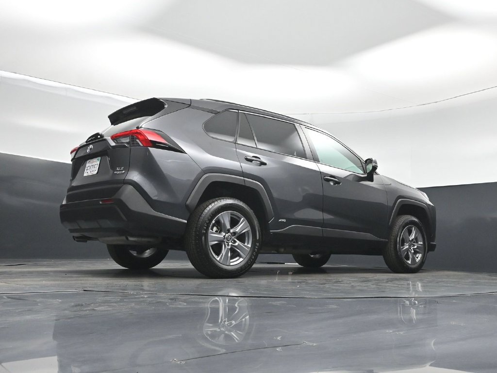 Used 2022 Toyota RAV4 XLE AWD/4WD image 47