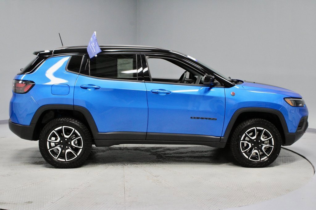 Used 2024 Jeep Compass Trailhawk w/ Trailhawk Elite Group image 6