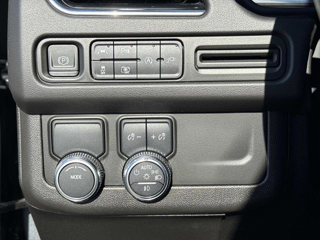 Used 2022 GMC Yukon XL SLT w/ SLT Premium Package image 23