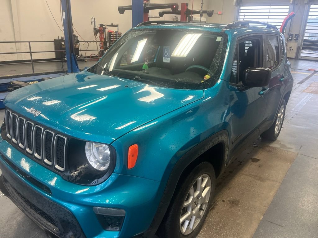Used 2022 Jeep Renegade Sport w/ Sport Appearance Group AWD/4WD image 2