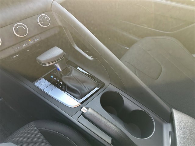 Used 2025 Hyundai Elantra SE image 26
