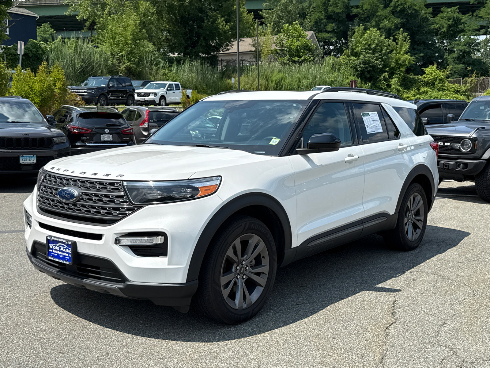 Certified 2023 Ford Explorer XLT w/ Equipment Group 202A AWD/4WD image 3