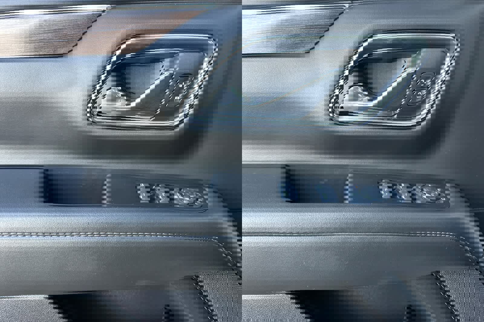 Used 2024 GMC Yukon SLE w/ Max Trailering Package image 12