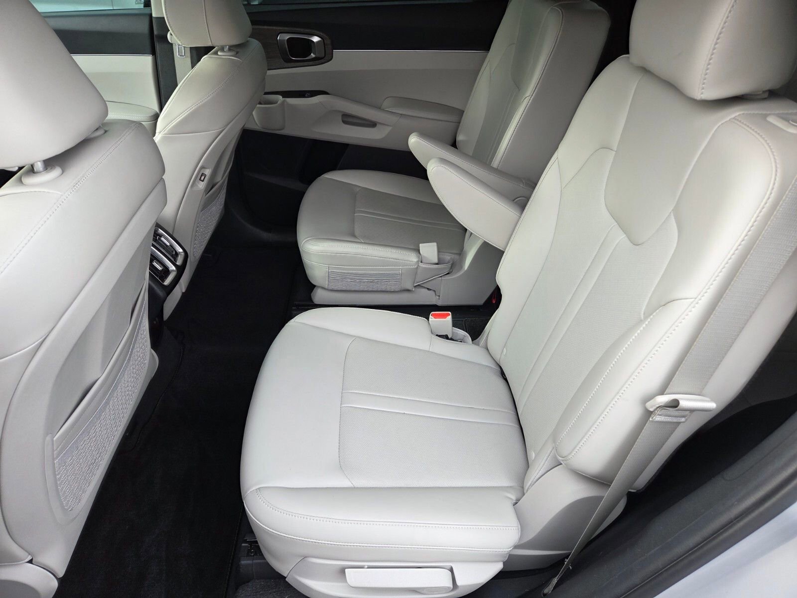 Used 2023 Kia Sorento EX w/ Panoramic Sunroof Package image 12