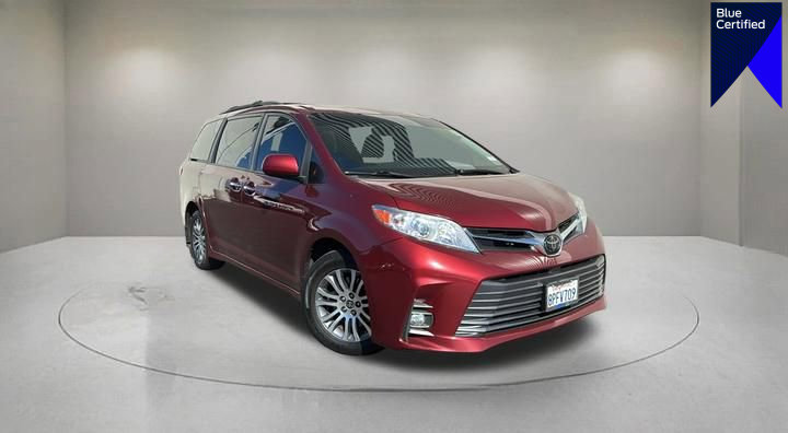 Used 2020 Toyota Sienna XLE w/ XLE Navigation Package image 1