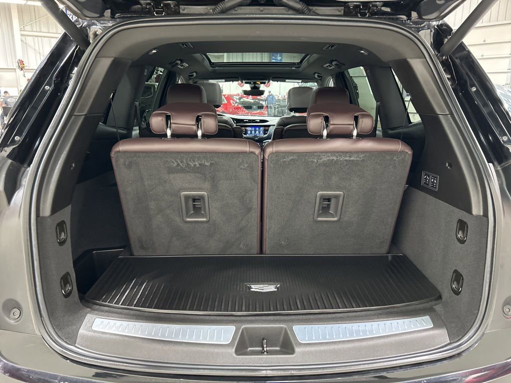 Used 2023 Cadillac XT6 Premium Luxury w/ Technology Package AWD/4WD image 32