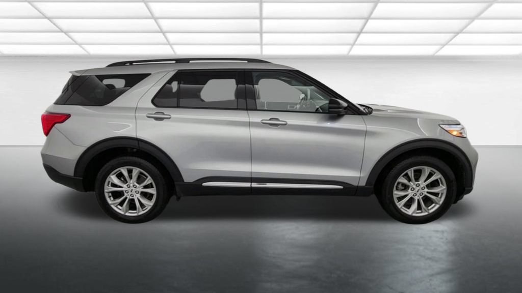 Certified 2024 Ford Explorer XLT w/ Equipment Group 202A AWD/4WD image 10