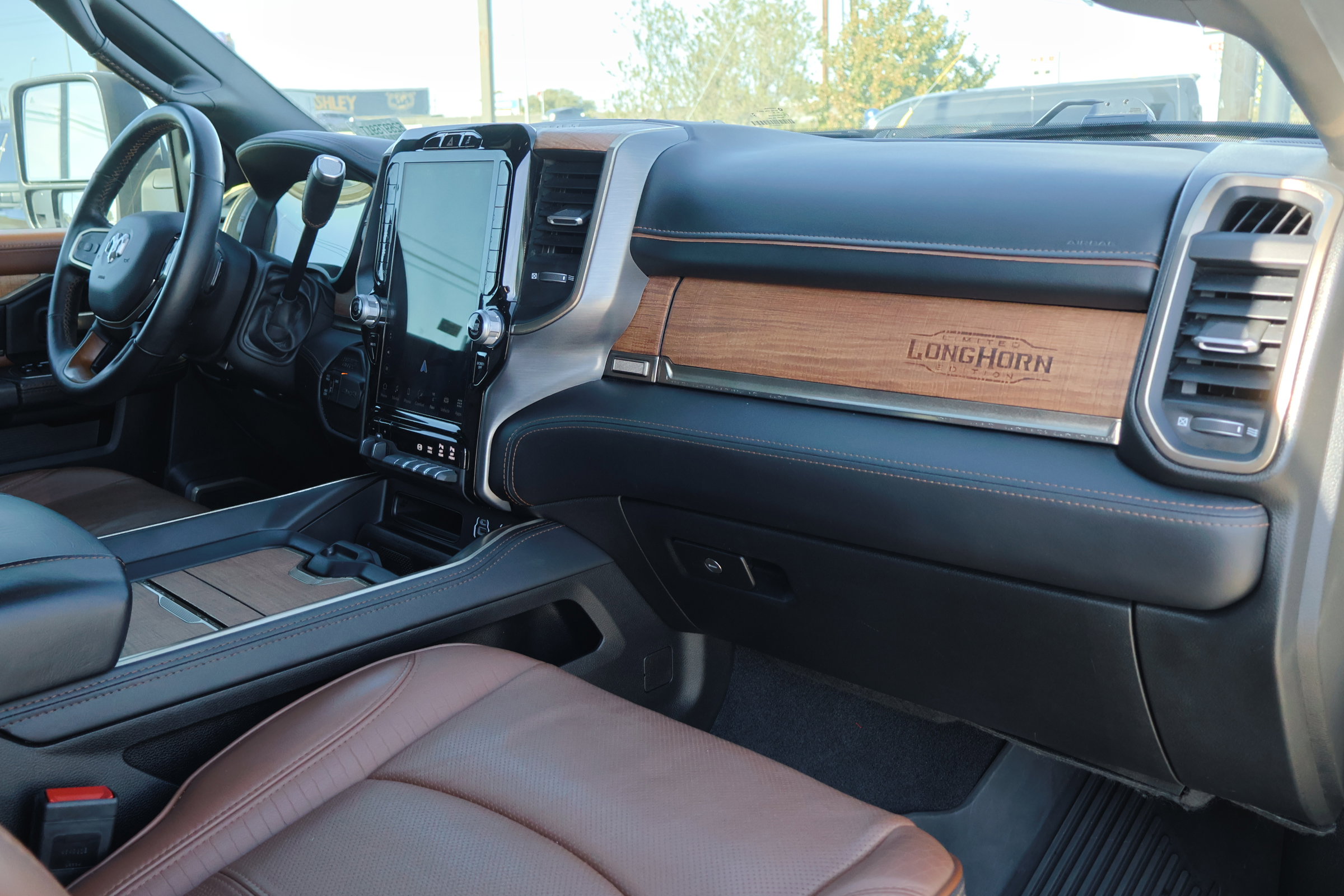 Used 2024 RAM 2500 Limited w/ Towing Technology Group image 31