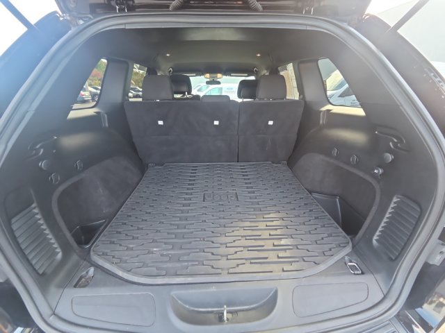 Used 2019 Jeep Grand Cherokee Laredo AWD/4WD image 19