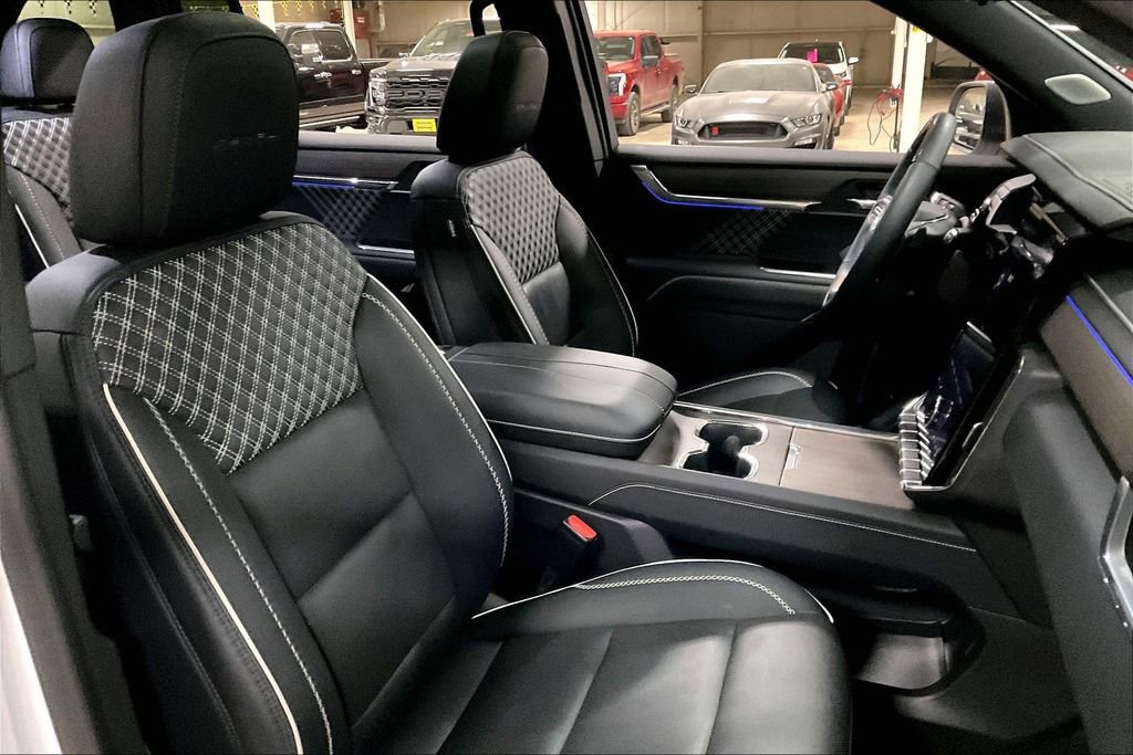 Used 2024 GMC Acadia Denali w/ Super Cruise Package image 9