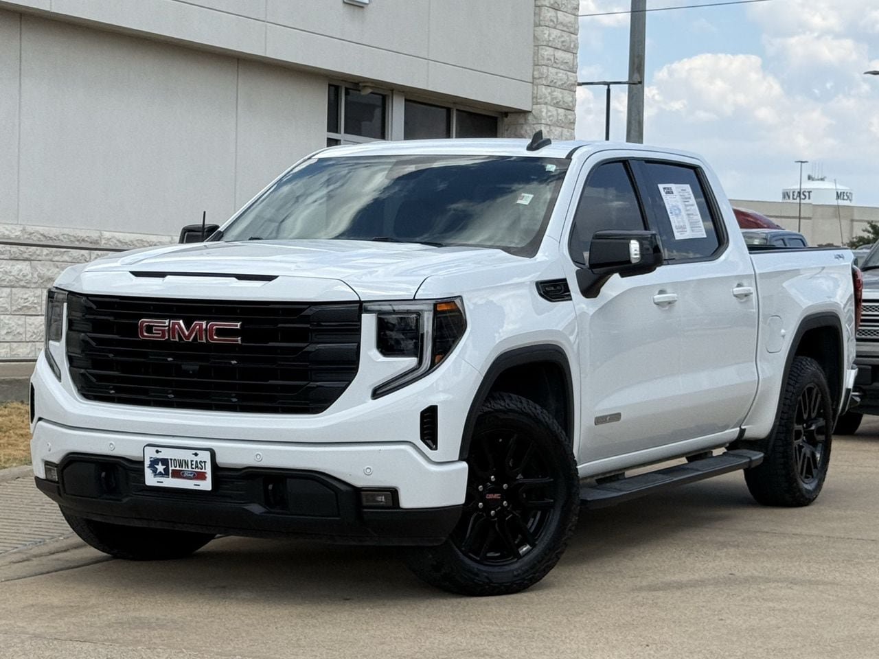Used 2024 GMC Sierra 1500 Elevation w/ Elevation Premium Package AWD/4WD image 2