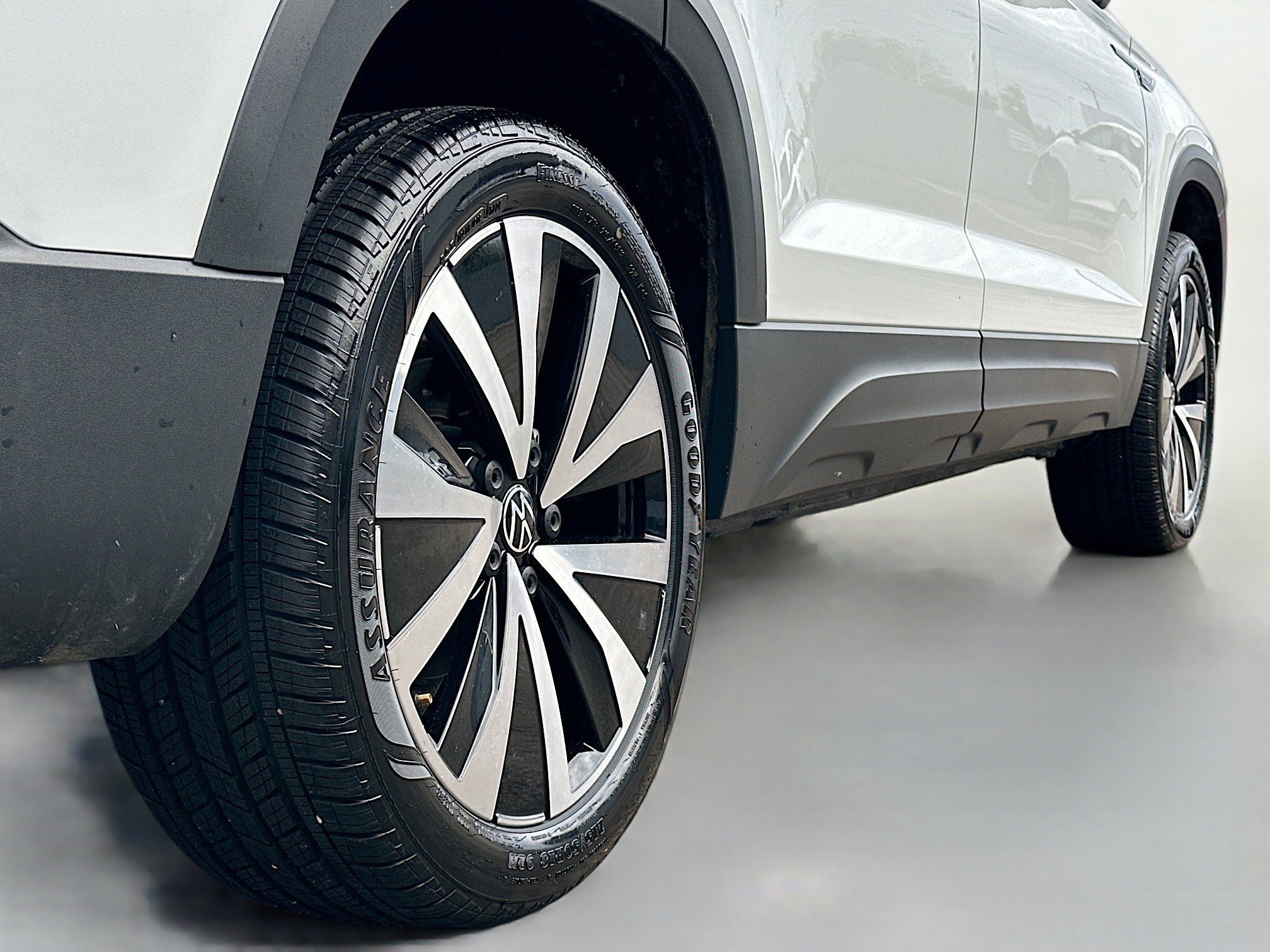 Used 2023 Volkswagen Taos SE image 16