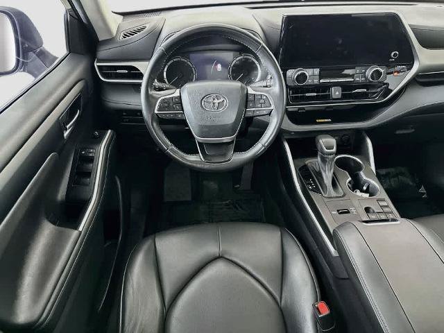 Used 2023 Toyota Highlander XLE FWD image 10