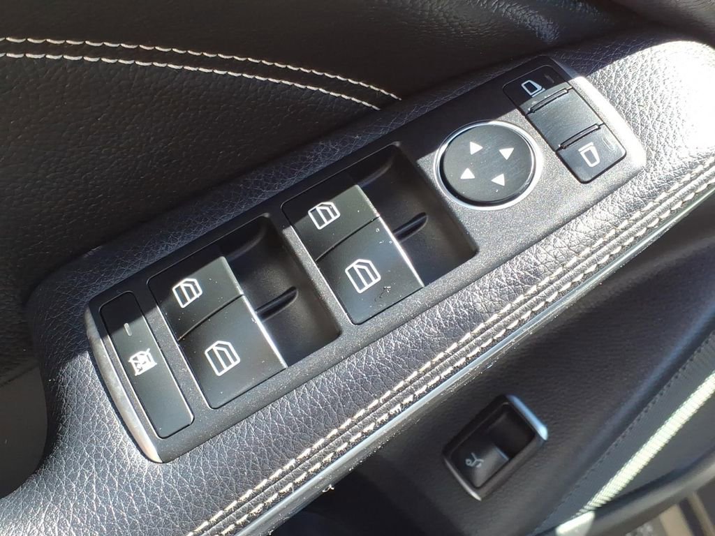 Used 2019 Mercedes-Benz GLA 250 4MATIC image 19