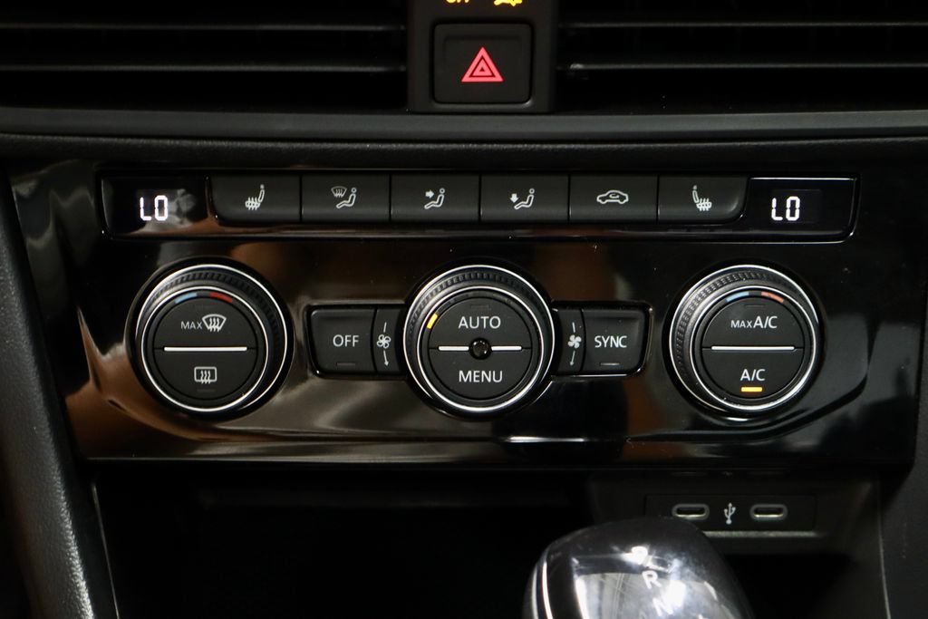 Used 2024 Volkswagen Jetta SE FWD image 30