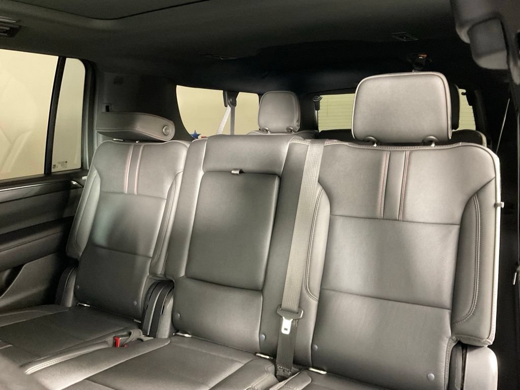 Used 2021 Chevrolet Suburban RST RWD image 16