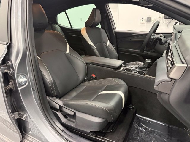 Used 2025 Toyota Camry SE FWD image 35