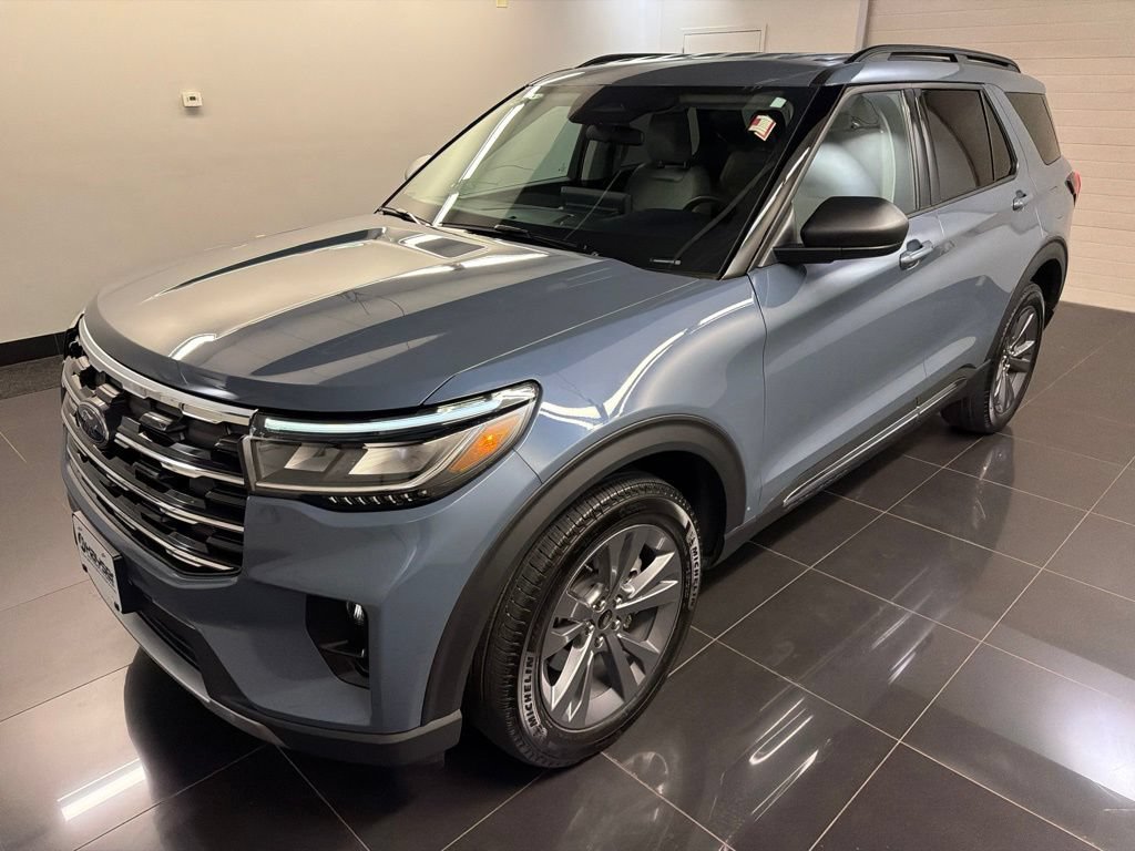 Certified 2025 Ford Explorer Active w/ Active Comfort Package AWD/4WD image 3