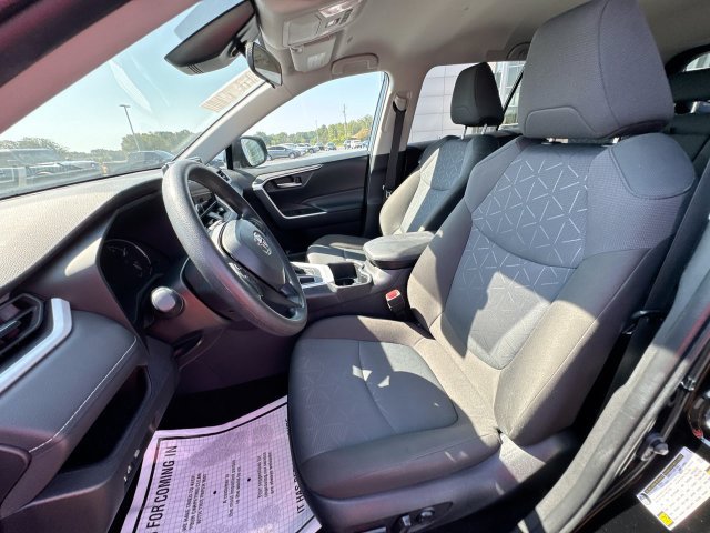 Used 2025 Toyota RAV4 XLE AWD/4WD image 11