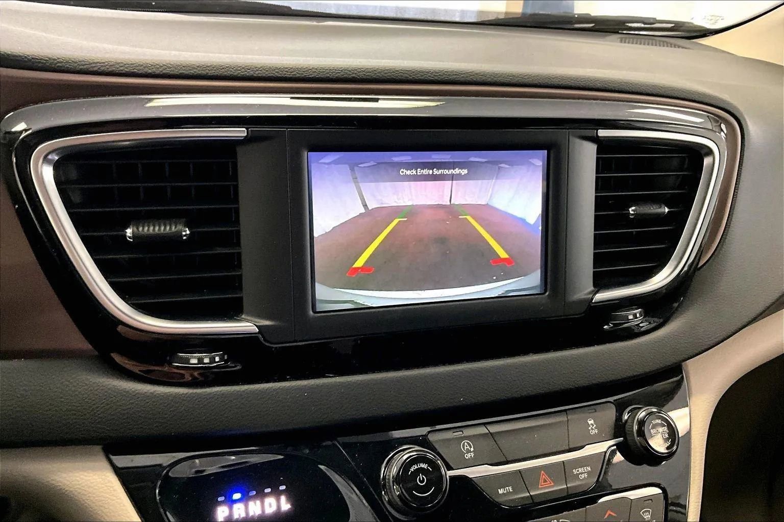 Used 2023 Chrysler Voyager LX image 20