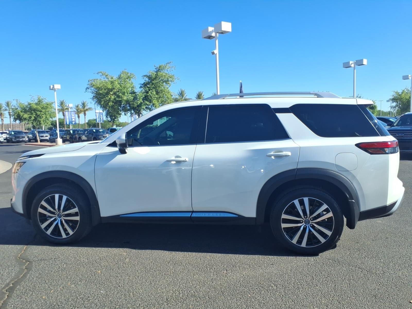 Used 2024 Nissan Pathfinder Platinum w/ Black Appearance Package FWD image 7