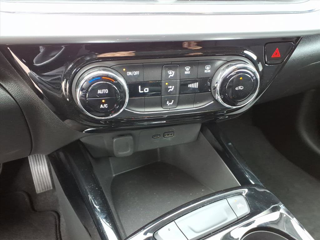 Used 2025 Chevrolet Trax LT image 14