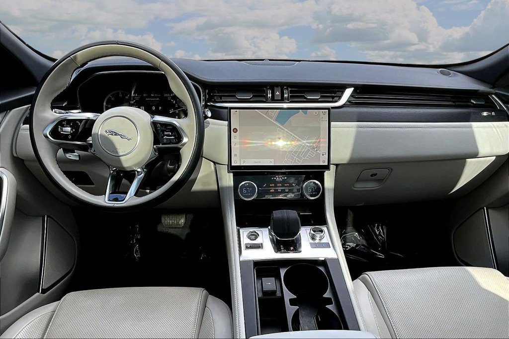 Used 2023 Jaguar F-PACE S AWD/4WD image 9