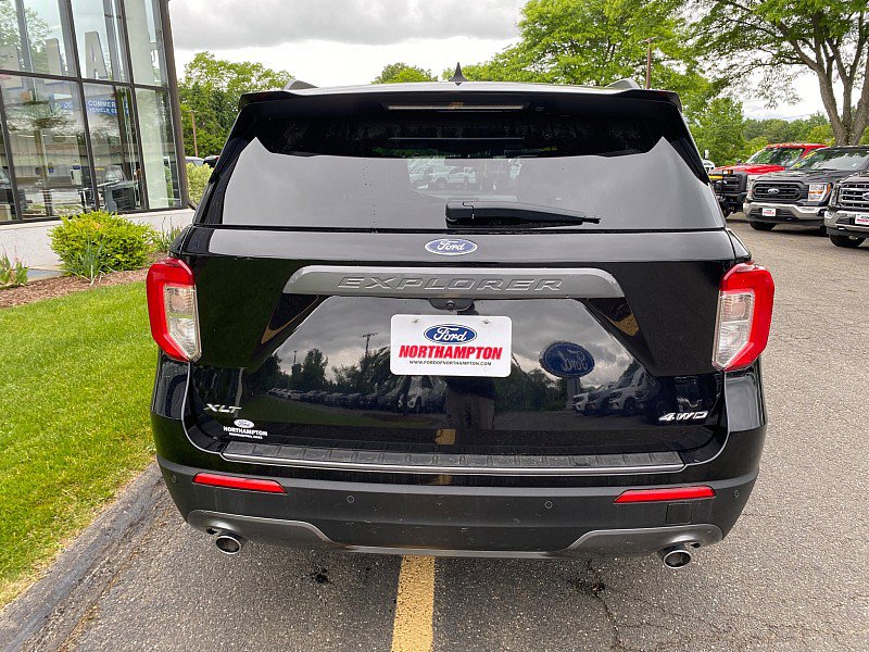 Certified 2023 Ford Explorer XLT w/ Equipment Group 202A AWD/4WD image 8