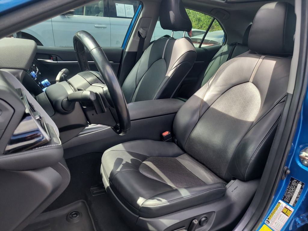 Used 2020 Toyota Camry XSE FWD image 15