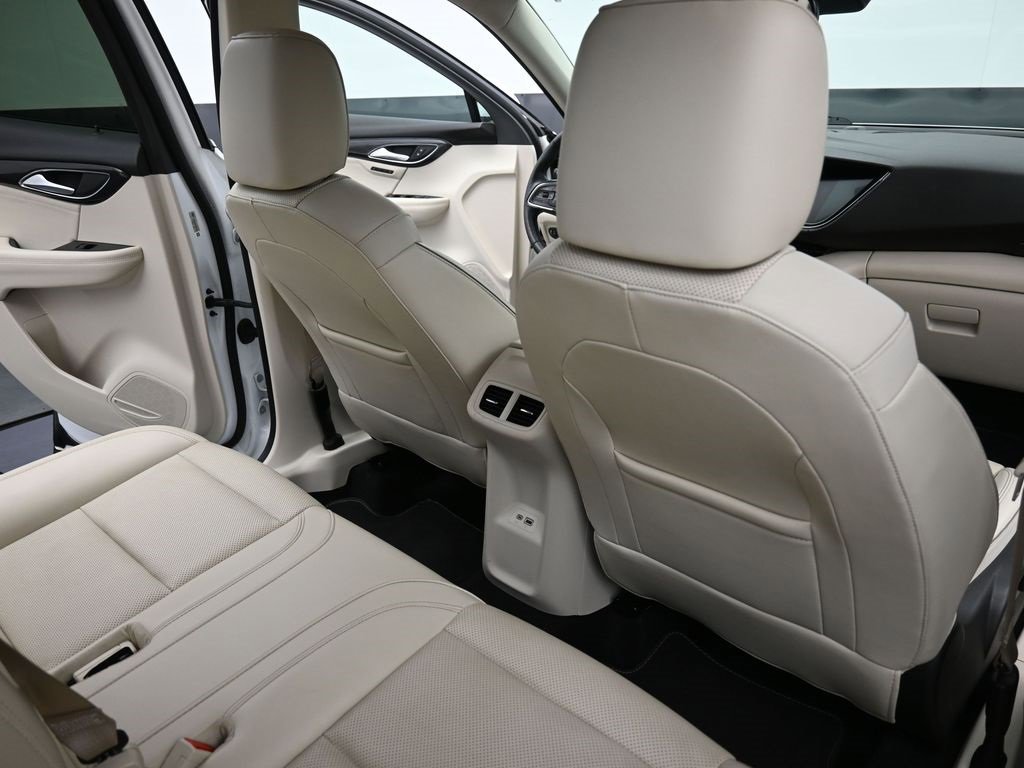 Used 2023 Buick Envision Essence image 10