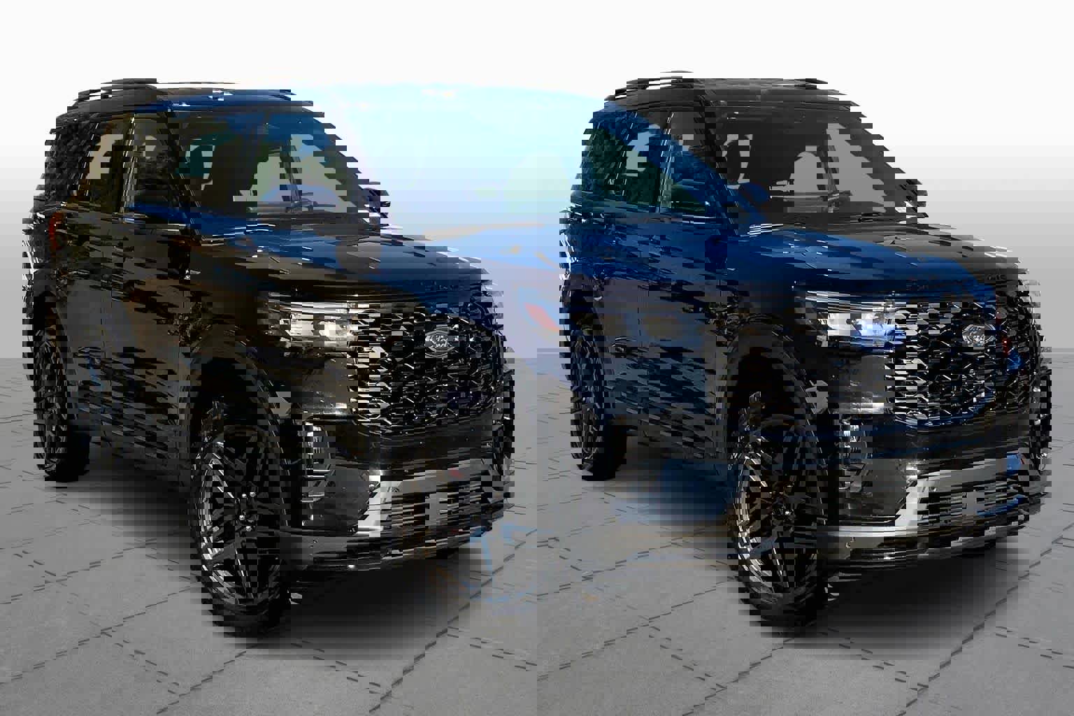 Certified 2025 Ford Explorer ST-Line w/ ST-Line Street Pack image 5