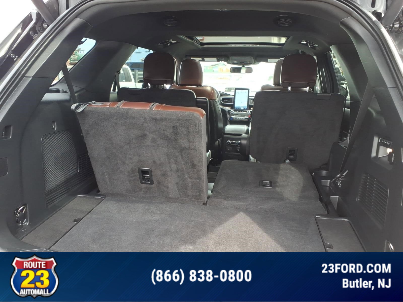 Certified 2023 Ford Explorer Platinum w/ Technology Package AWD/4WD image 29