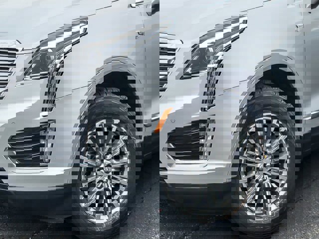 Used 2018 Cadillac XT5 Luxury w/ Driver Awareness Package image 3