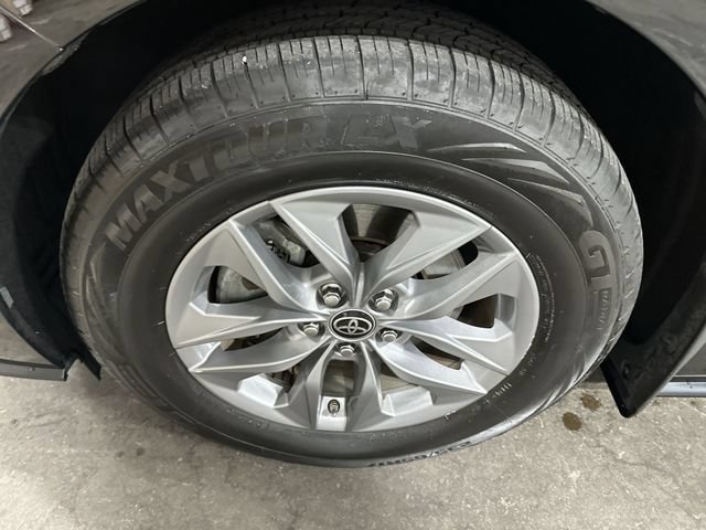 Used 2022 Toyota Sienna XLE FWD image 23