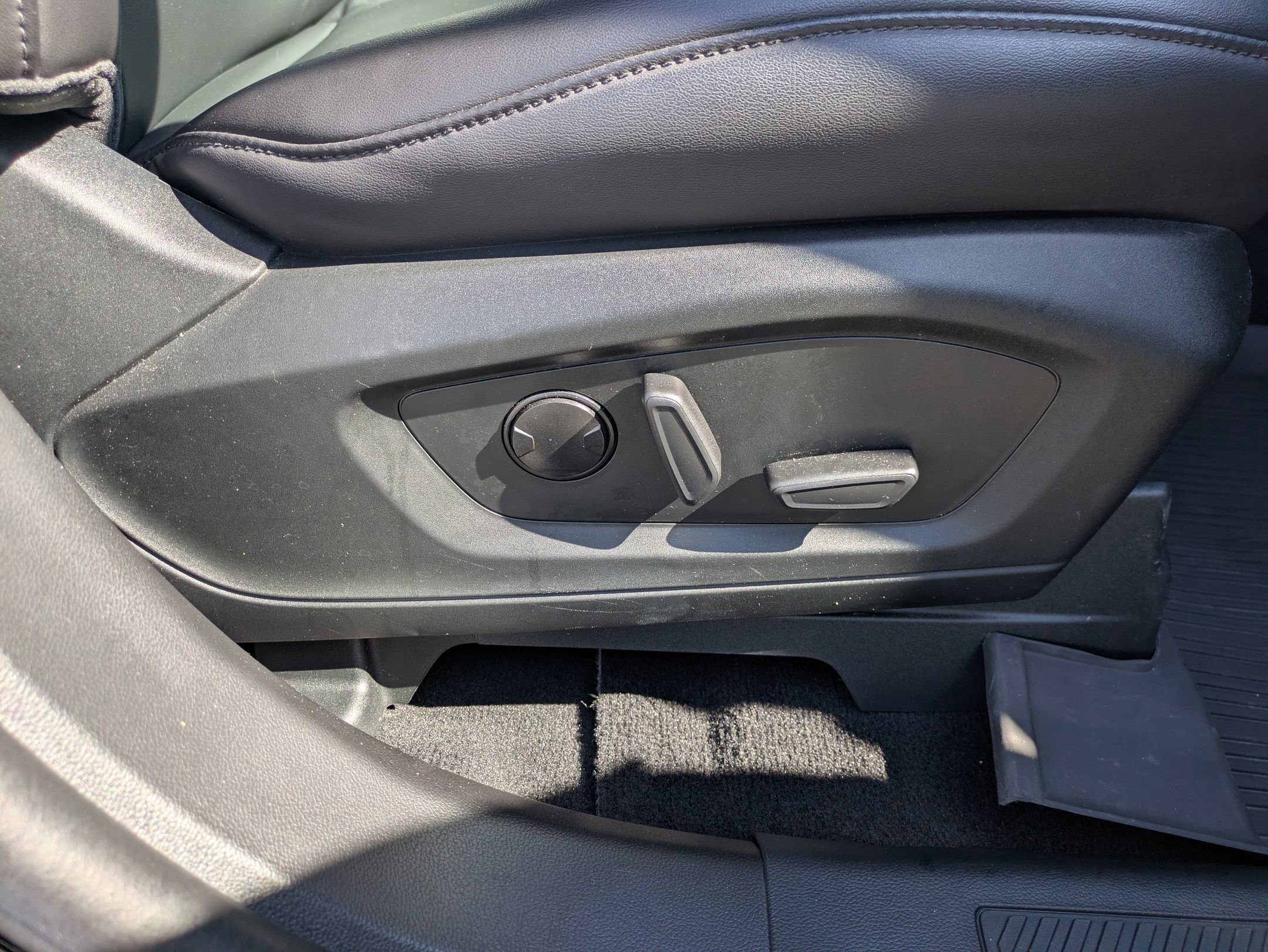 Certified 2023 Ford Explorer XLT w/ Equipment Group 202A image 35