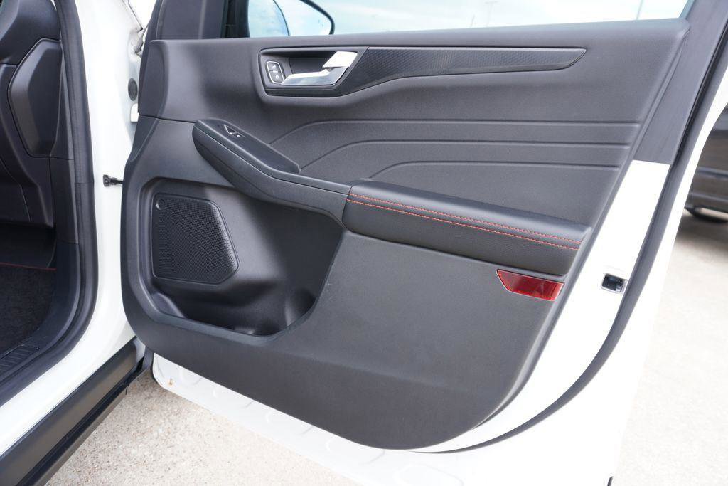 Certified 2022 Ford Escape SEL w/ SEL Stealth AWD Package image 25