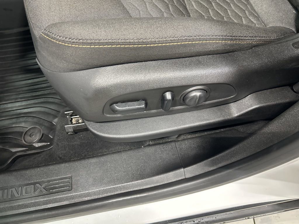 Used 2019 Chevrolet Equinox LT image 12