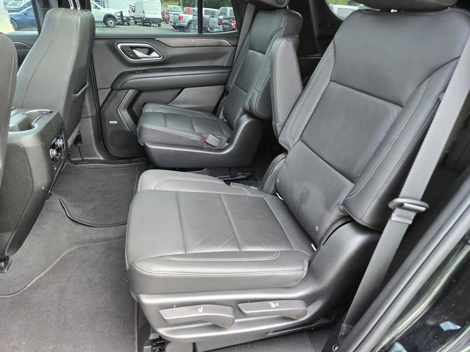 Used 2022 Chevrolet Tahoe Z71 w/ Luxury Package AWD/4WD image 19