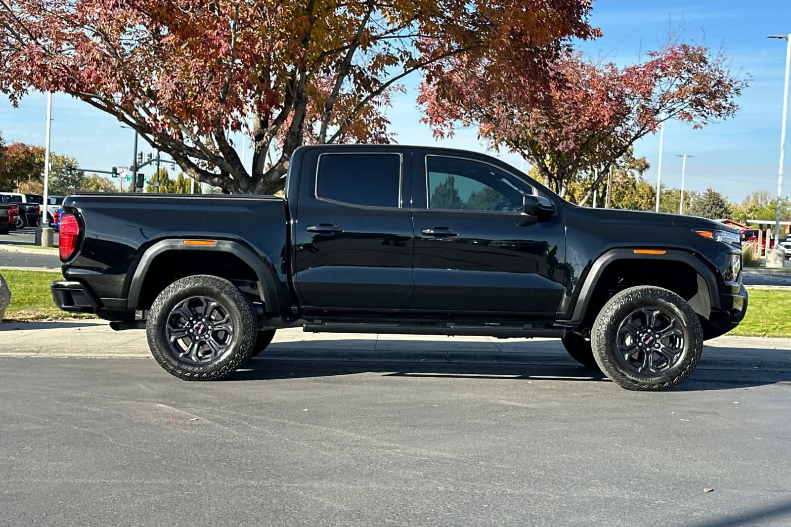 Used 2024 GMC Canyon Elevation w/ Elevation Premium Package AWD/4WD image 8