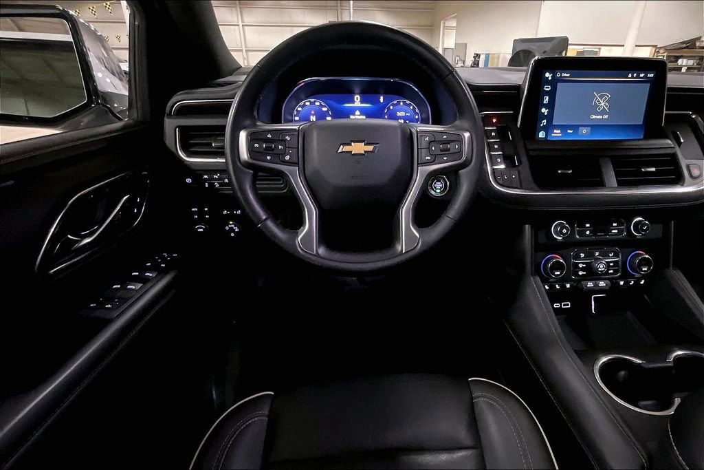 Used 2023 Chevrolet Suburban Premier image 7