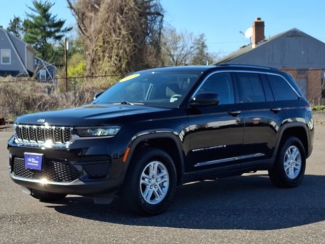 Used 2023 Jeep Grand Cherokee Laredo w/ Luxury Tech Group I AWD/4WD image 3