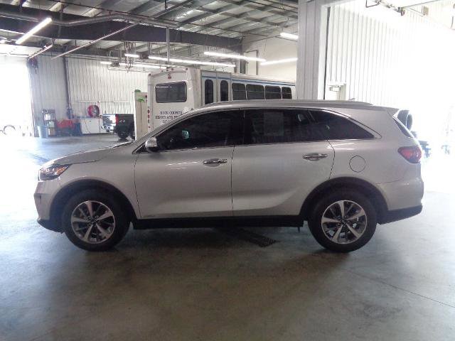 Used 2019 Kia Sorento EX image 2