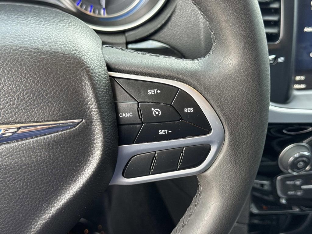 Used 2023 Chrysler 300 Touring image 11