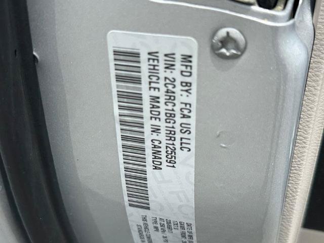 Used 2024 Chrysler Pacifica Touring-L FWD image 28