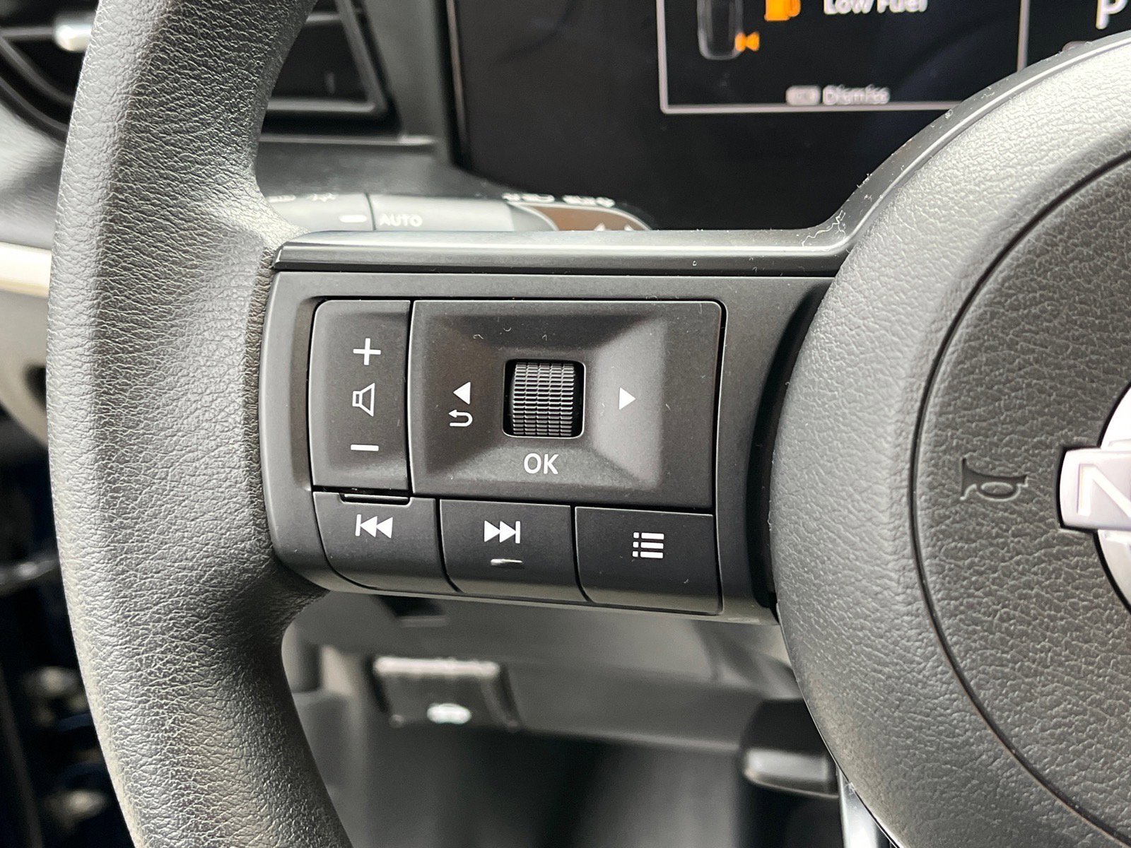 Used 2025 Nissan Kicks S w/ Charging Package image 16