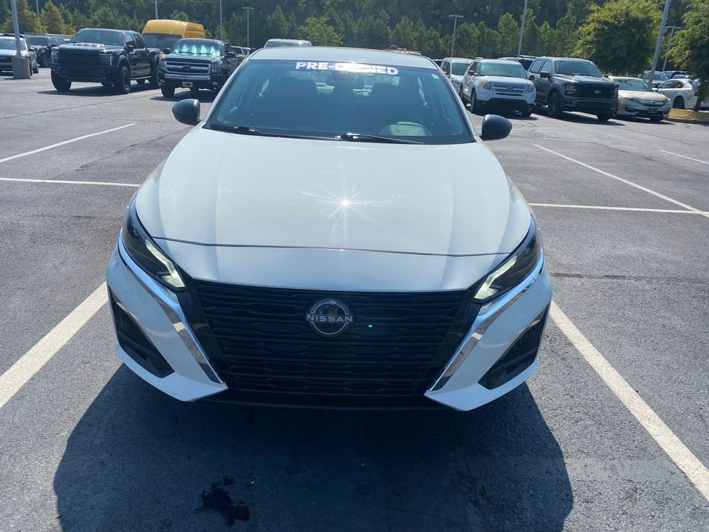 Used 2025 Nissan Altima 2.5 SV FWD image 2